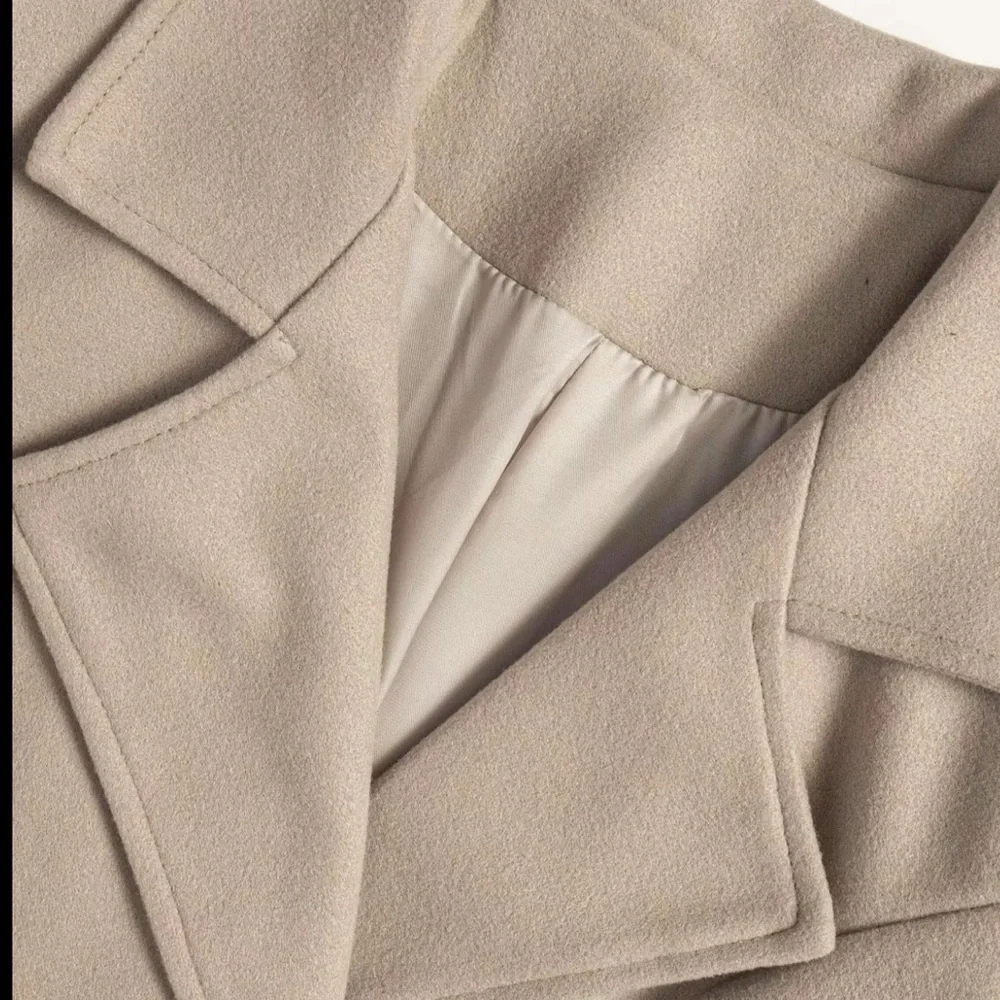 Stylish Beige Double-Breasted Trench Coat - Picture 4 of 6